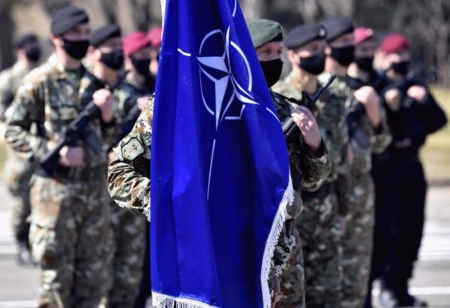 Руската војска се повлекува од границата со Украина и од Крим