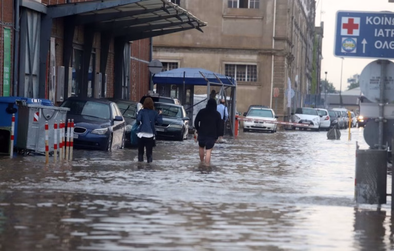 Невреме во Грција: Солун поплавен