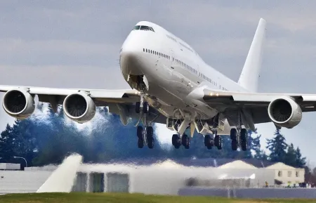 ЗАВРШУВА ЕРАТА НА „747“: „Боинг“ го испорачува последниот „џамбо џет“