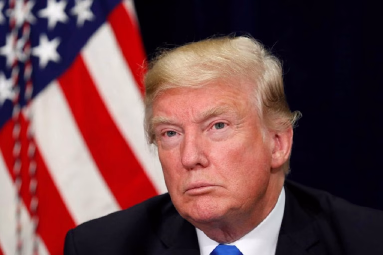 ОБВИНЕТ ЗА ИЗМАМА: Империјата на Доналд Трамп во голема опасност