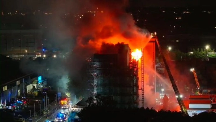 ВИДЕО: Над 100 луѓе евакуирани во пожар во зграда во Лондон