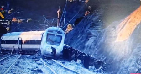 Бројот на жртви во железничката несреќа во Шпанија порасна на 40, прогласена тридневна жалост